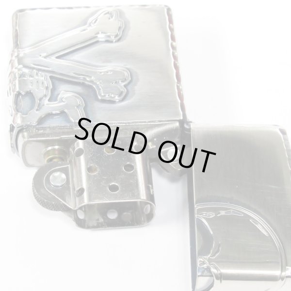 Photo4: Vintage Zippo Skull Crossbones 3-sides Metal Oxidized Silver Plating Japan Limited Oil Lighter (4)