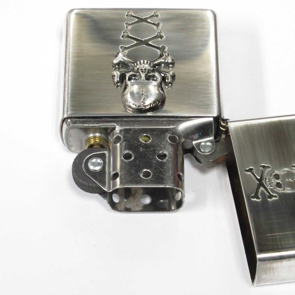 Photo3: Zippo Skull Crossbones Metal Oxidized Silver Plating Etching 2009 Japan Limited Oil Lighter (3)