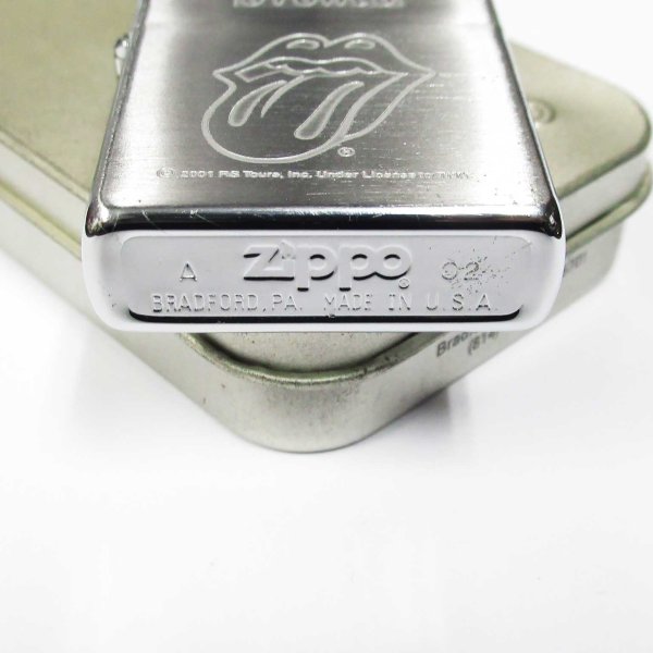 Photo4: Vintage Zippo Rolling Stones Chrome Satena Etching 2002 Oil Lighter (4)